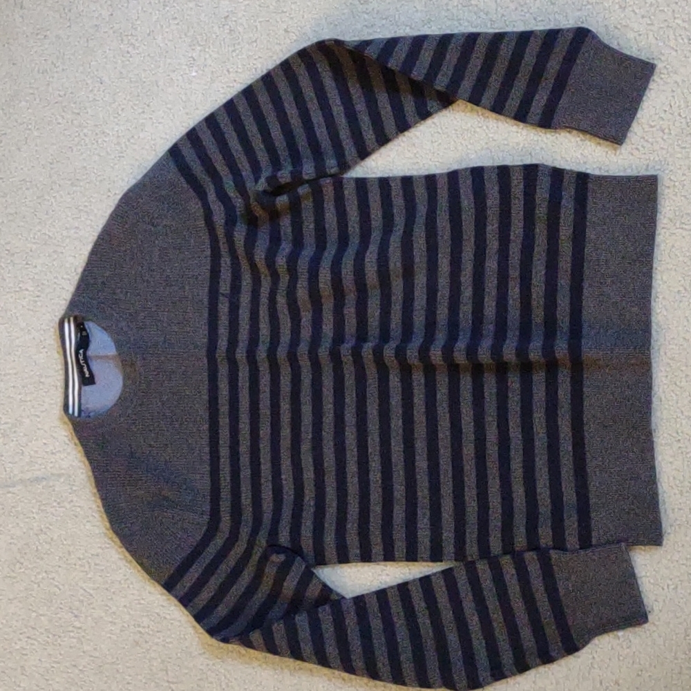 Men's Nautica Sweater. size small. EUC
